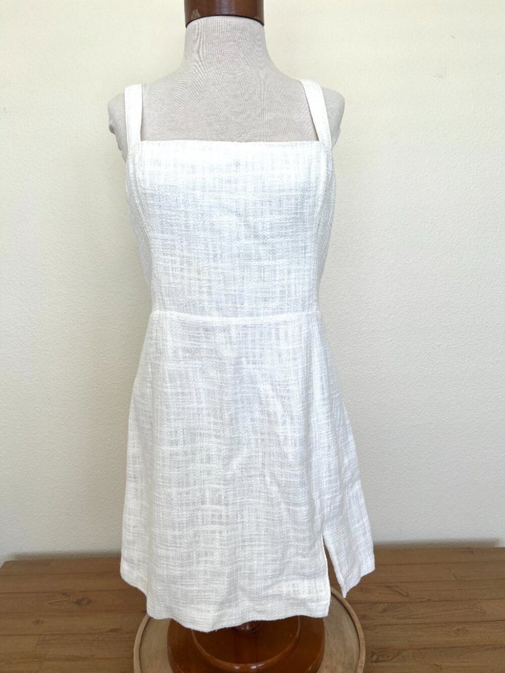 Abercrombie & Fitch - White Textured - Strap Dress - Size Large - Picture 2 of 11